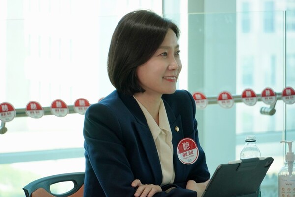 4월 21일 열린 '청년과 함께하는 저출산 정책 간담회'에 참석한 허은아 의원.