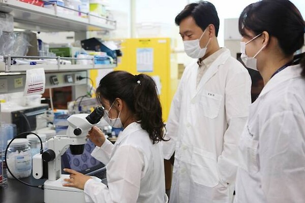 한국한의학연구원 연구원들의 난임 연구 모습. 한국한의학연 제공